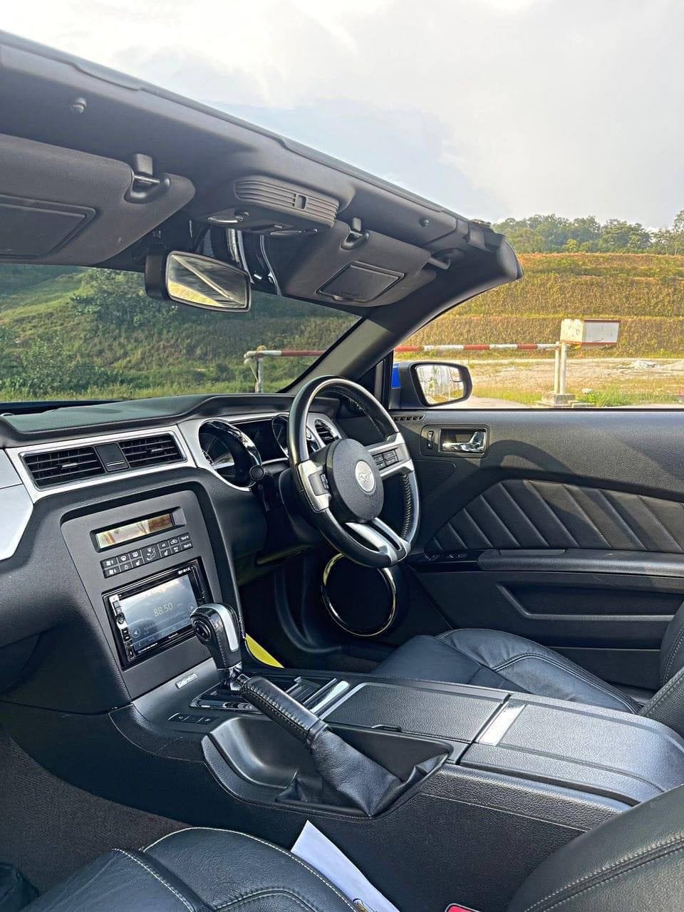 Mustang convertible cockpit interior rental