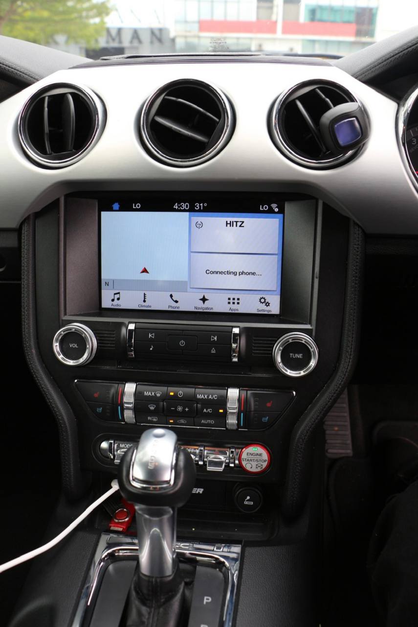 Mustang 5.0 dashboard interior