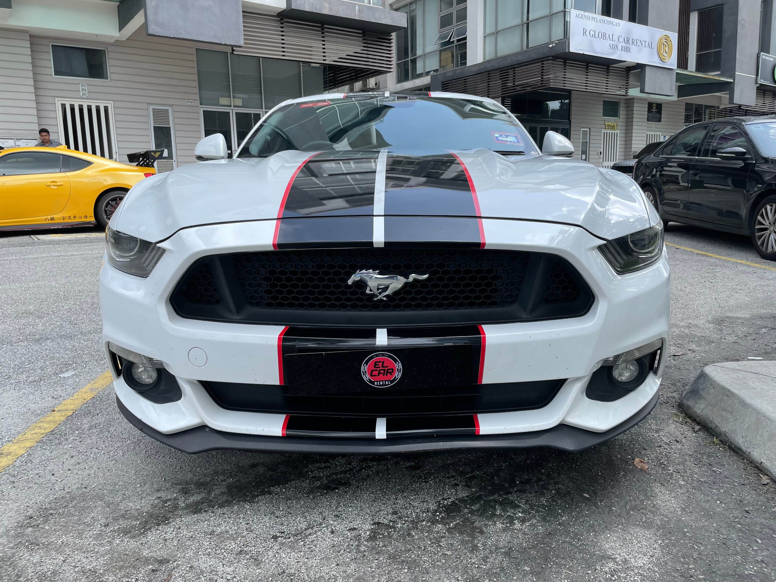 Mustang 5.0 white blue stripe rental KL